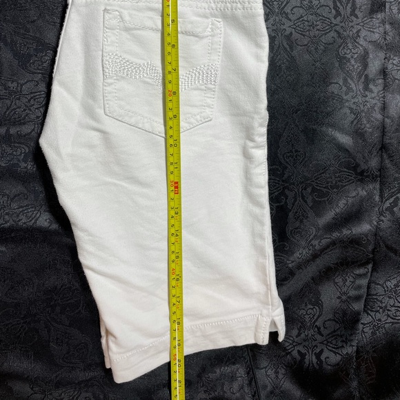 Apollo Jean shorts size 7/8 stretchy (white) - Picture 6 of 9